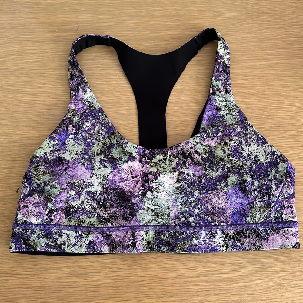 Small fit lululemon sports bra never worn